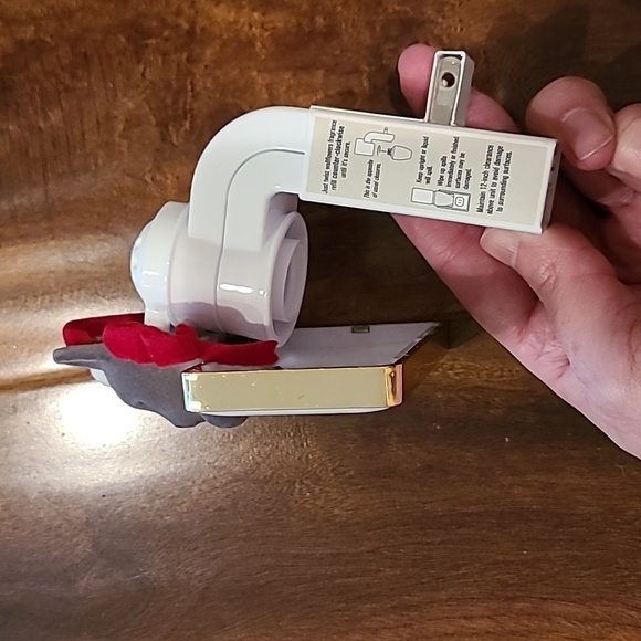 Bath and Body Works Holiday Cat Wallflowers Fragrance Plug - Picture 5 of 8